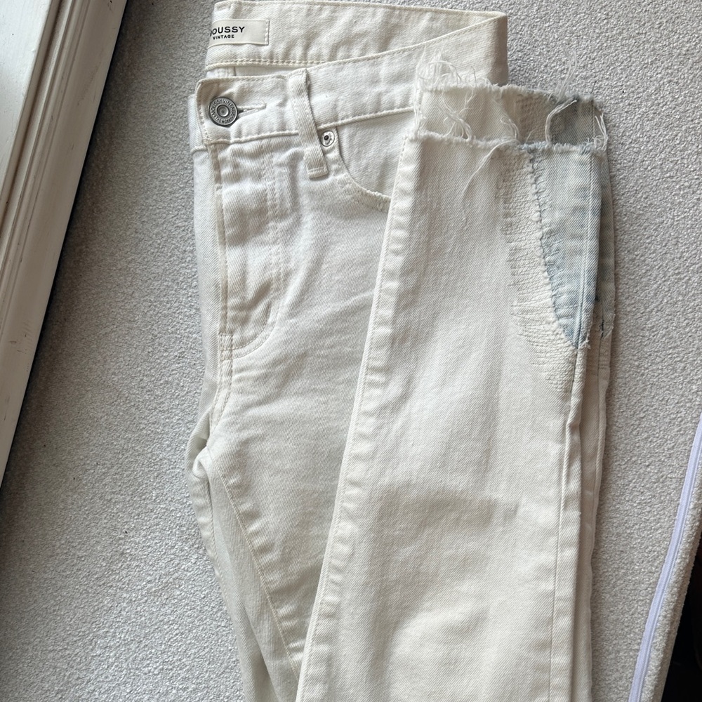 Moussy vintage Women's Off-White Distressed Skinny Jeans